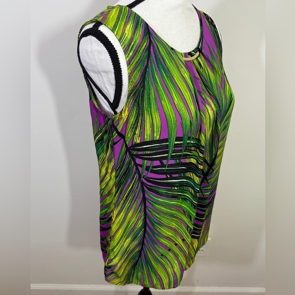 Tropical Leaf Print Top. - Picture 4 of 9